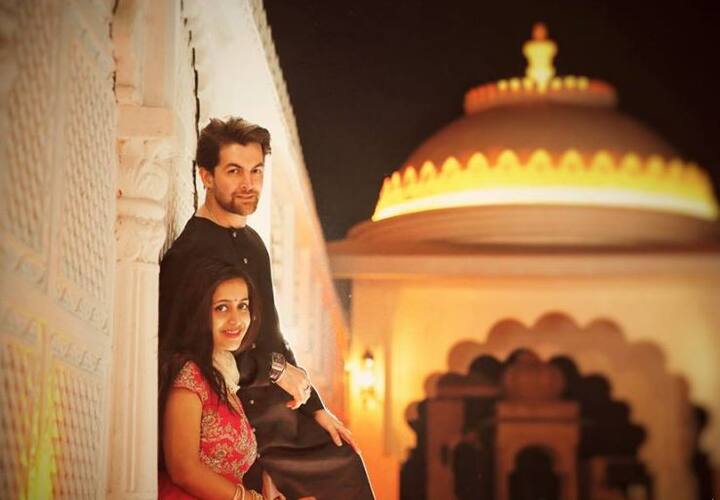 রুক্ষ্মিণীর সঙ্গে বলিউডের কোনও সম্পর্ক নেই। অন্যদিকে, নীল নিতিন মুকেশ হলেন তাঁর পরিবারের তৃতীয় প্রজন্ম যিনি বলিউডে রয়েছেন। ছবি সৌজন্য-ফেসবুক