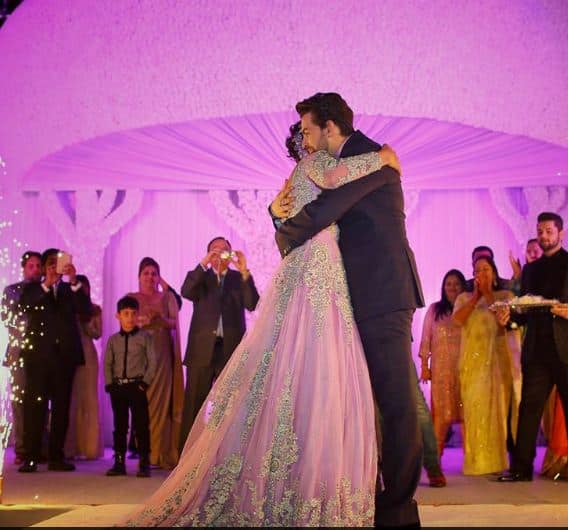 নীল ও রুক্ষ্মিণীর বিয়ে দেখাশোনা করেই হয়েছে বলে জানা গিয়েছে। যদিও, নবদম্পতি জানান, এই ক'দিনে তাঁরা একে অপরের প্রেমে পড়ে গিয়েছেন। ছবি সৌজন্য-ফেসবুক