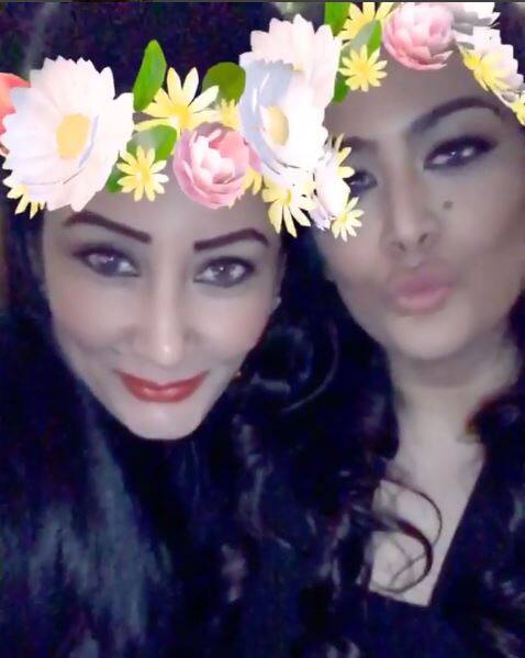 ত্রিশলা থাকেন নিউ ইয়র্কে। সেখানেই গিয়েছিলেন সঞ্জয় পত্নী। 