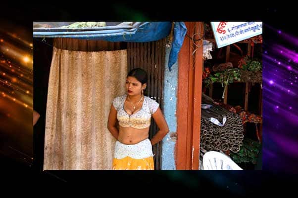 মুম্বইয়ের এই জায়গাটি তার আসল নামে নয়, ‘রেড স্ট্রিট অফ বম্বে’ নামেই বেশি পরিচিত। এশিয়ার দ্বিতীয় বৃহত্তম যৌনপল্লী হিসেবে পরিচিত এই এলাকা। তবে একসঙ্গে এই জায়গাকেই বলা হয় সমস্ত বেআইনি, অবৈধ কাজের আখড়া। 