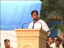 বিরোধীদের একসুরে নিশানা করলেন মমতা