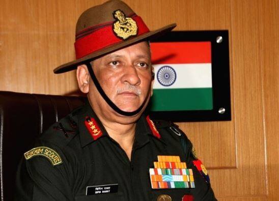 Army Chief Visits Injured Crpf Commanding Officer আহত সিআরপিএফ কম্যান্ডিং অফিসারকে দেখতে গেলেন সেনাপ্রধান