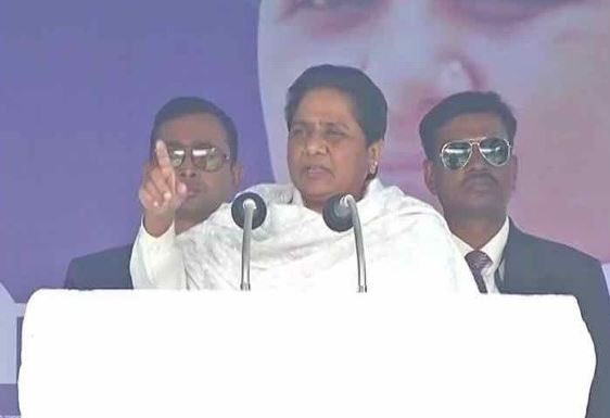 Up Will Elect Its Own Daughter Not Adopted Son Mayawati দত্তক পুত্র নয়, উত্তরপ্রদেশে ঘরের মেয়েকেই জেতাবেন মানুষ, মোদীকে কটাক্ষ মায়াবতীর