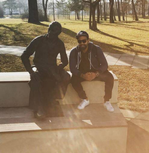 বেয়ার্ন মিউনিখের ফুটবল ম্যাচ দেখতেও যান তাঁরা। 