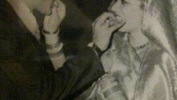 Peecee Shares Nostalgic Photo On Her Parents Anniversary মা বাবার বিবাহবার্ষিকী, ইনস্টাগ্রামে পুরনো ছবি পোস্ট করলেন প্রিয়ঙ্কা চোপড়া