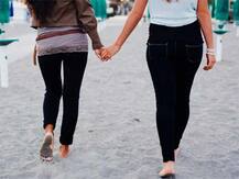 বিয়ে করতে চান, লিভ-ইন সম্পর্কে জড়িয়ে \'প্রাণভয়ে\' ঘর ছাড়লেন মথুরার দুই মেয়ে