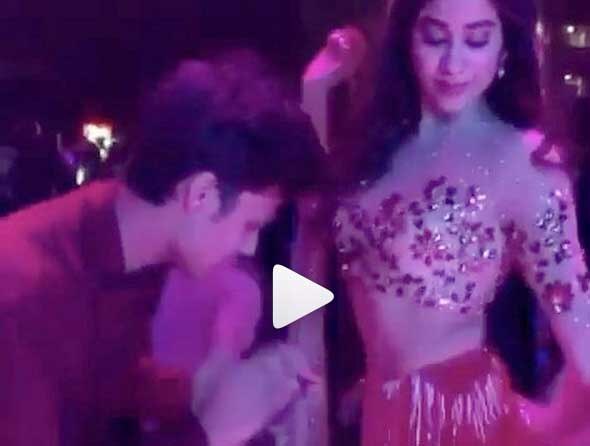 Viral Jhanvi Kapoors Dance Video With Rumoured Boyfriend Is Breaking The Internet দেখুন: ‘বয়ফ্রেন্ডে’র সঙ্গে শ্রীদেবী-কন্যা জাহ্নবীর ভাইরাল ড্যান্স-ভিডিও