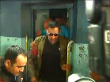 পুরনো অভ্যাস! বিজয় হাজারে ট্রফি খেলতে রাঁচি থেকে ট্রেনে করে শহরে হাজির ধোনি