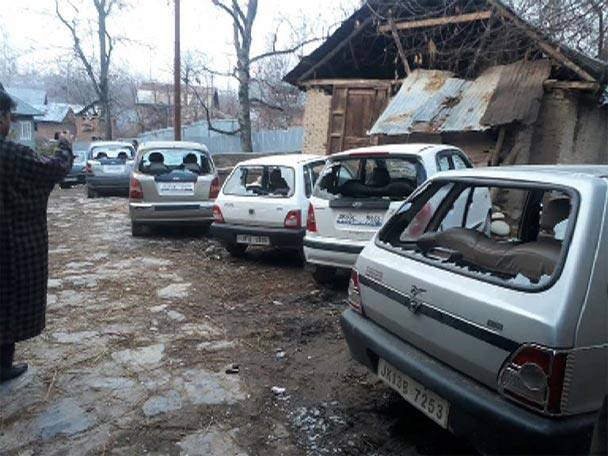 Civilian Soldier Dead In Terror Attack On Army Convoy In Jammu And Kashmirs Shopian কাশ্মীরে সেনা কনভয়ে জঙ্গি হামলা, প্রাণ হারালেন ৩ জওয়ান সহ ৪জন