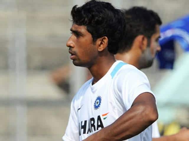 Wridhhiman left out, decision criticized heavily by Bhogle কেউ গিটার একটু ভাল বাজালে কি শ্রেয়া ঘোষালকে কনসার্ট থেকে সরিয়ে দেওয়া হবে! ঋদ্ধির বাদ পড়া প্রসঙ্গে কটাক্ষ হর্ষের