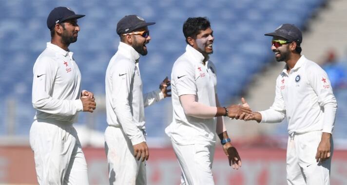 ভারত ও অস্ট্রেলিয়ার মধ্যে চলতি টেস্ট সিরিজের দ্বিতীয় দিনের প্রথম ওভারে মিচেল স্টার্ককে আউট করে নয়া নজির গড়লেন রবিচন্দ্রন অশ্বিন। অস্ট্রেলিয়া প্রথম ইনিংসে ২৬০ রানে অল আউট হয়ে যায়। 
