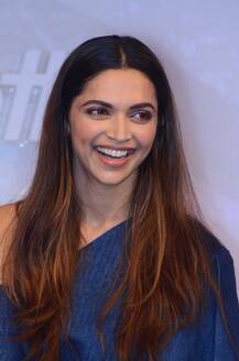 যৌবন ধরে রাখতে চান? একদম হাসবেন না