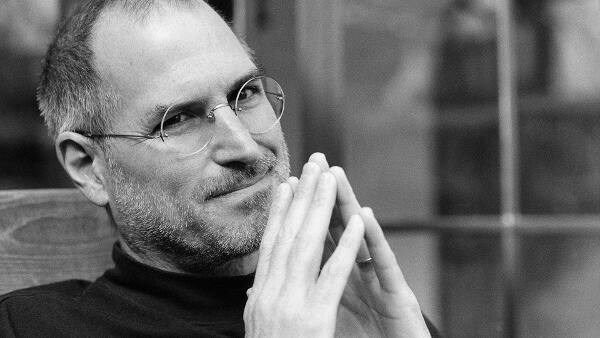 Apples Gift To Steve Jobs On His 62nd Birthday জন্মদিনে প্রয়াত স্টিভ জোবসকে নামাঙ্কিত থিয়েটার উপহার অ্যাপল-এর
