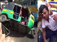 সকালে শহরে ফের পথ দুর্ঘটনা, অটো উল্টে আহত ৫ মাধ্যমিক পরীক্ষার্থী, উল্টোডাঙায় গাড়ির ধাক্কায় মৃত প্রৌঢ়া