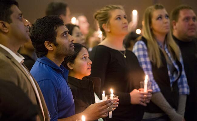 Hundreds Gather For Peace To Celebrate Kansas Victims Life শ্রীনিবাস হত্যা: ওর জন্যই আমি বেঁচে, নিহত বন্ধুর প্রার্থনাসভায় আবেগাপ্লুত আহত অলোক