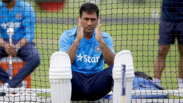 ঘরের মাঠে অস্ট্রেলিয়ার বিরুদ্ধে ১০ টি ম্যাচে ভারতকে নেতৃত্ব দিয়েছেন ধোনি। এরমধ্যে জিতেছেন ৮ টিতে, ড্র হয়েছে দুটি ম্যাচ। ঘরের মাঠে অস্ট্রেলিয়ার বিরুদ্ধে একটি ম্যাচেও হারেননি অধিনায়ক ধোনি। 