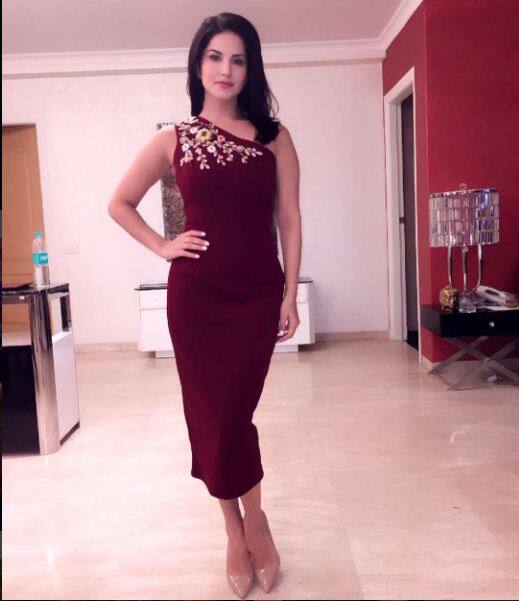 বলিউডের জনপ্রিয় অভিনেত্রী সানি লিওন সোশ্যাল মিডিয়াতেও বেশ জনপ্রিয়। তাঁর নিজস্ব অ্যাপও জনপ্রিয়। সেই অ্যাপের মাধ্যমেই এবার ভক্তদের জন্য নতুন উপহার নিয়ে এলেন সানি। ছবি সৌজন্যে ইনস্টাগ্রাম