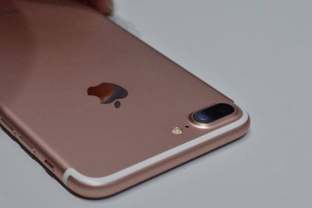 এক্সচেঞ্জ অফারে আইফোন সেভেন ও আইফোন সেভেন প্লাসে সর্বোচ্চ ২৫,১০০ টাকা ছাড় পাওয়া যেতে পারে