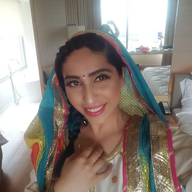 সেলিব্রিটিরাও সেই তালিকার বাইরে নন।