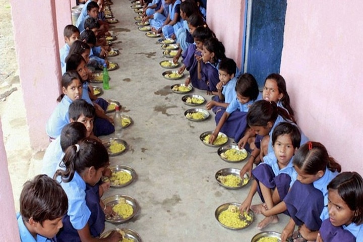 Snake Found In Mid Day Meal At Faridabad Government School সরকারি স্কুলের মিড ডে মিলে এবার পাওয়া গেল সাপ!