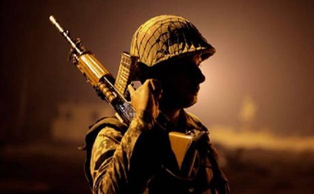 Indian Army Jawan Shoots Dead Major After Officer Reprimands Him For Using Cellphone On Duty In Kashmir কাশ্মীরে ডিউটি চলাকালীন মোবাইল ব্যবহারে বারণ করায় গুলি চালালেন জওয়ান, মৃত্যু সেনা মেজরের
