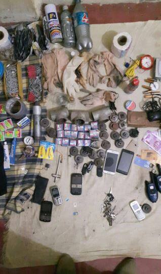 এছাড়াও মিলেছে যোগাযোগ রাখার বেশ কিছু ডিভাইস ও গ্যাজেট।