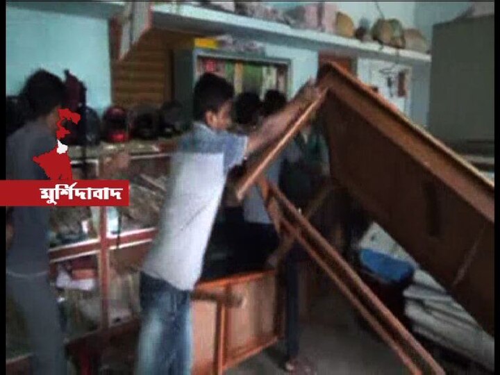 Chaos In Murshidabad School Over Levying Fees Against Admit Card To Students অ্যাডমিট কার্ড বিলির সময় টাকা চাওয়া ঘিরে ধুন্ধুমার মুর্শিদাবাদের স্কুলে