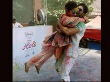 দেখুন- আলিয়া আর বরুণের রঙের উৎসব