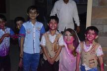 পাকিস্তানে হিন্দুদের সঙ্গে হোলিতে মাতলেন ইমরান খানের প্রাক্তন পত্নী রেহম খান