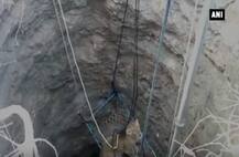 ভিডিও: ৫০ ফুট গভীর কুয়োয় পড়া সিংহীকে তুলতে খাটিয়া