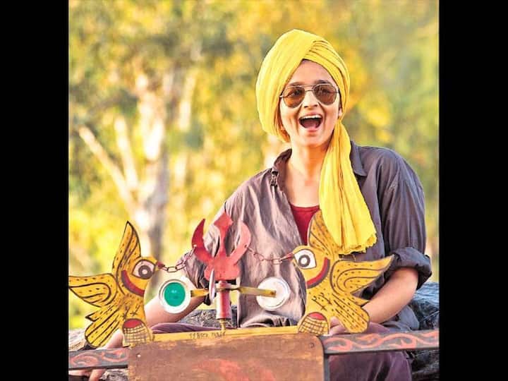 অভিনেত্রীর বক্তব্য, তিনি যেহেতু আগে কেরিয়ার শুরু করেছেন, তাই তিনি তাড়াতাড়ি বিয়ে করে নিতেও চান