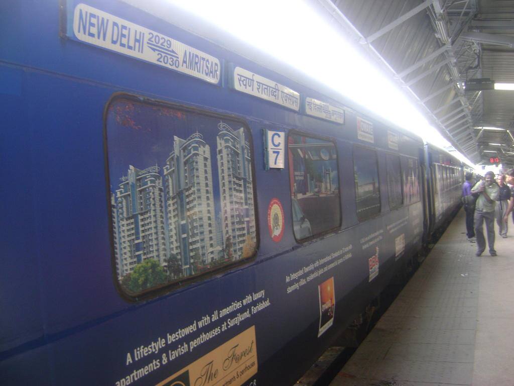 This Ludhiana Farmer Gets Swarn Shatabdi As Compensation From Northern Railways লুধিয়ানার এই চাষীকে ক্ষতিপূরণ বাবদ আদালত কী দিল জানেন? গোটা স্বর্ণ শতাব্দী এক্সপ্রেস