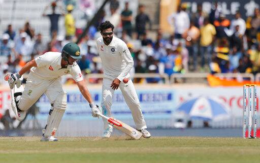 ভারতের বাঁ হাতি স্পিনার রবীন্দ্র জাডেজা পাঁচ উইকেট নিয়েছেন