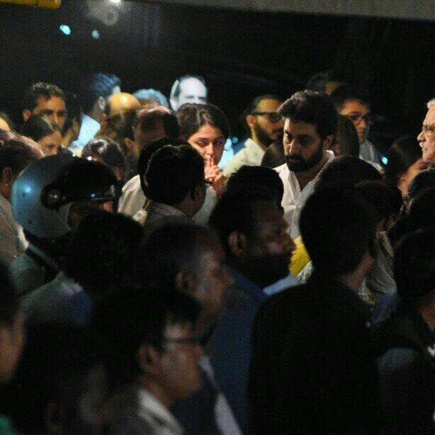 তাঁকে শ্রদ্ধা জানাতে আসেন অনিল আম্বানি, টিনা আম্বানি, সঞ্জয় লীলা বনশালী, রণধীর কপূর, কুনাল কপূর প্রমুখ।
