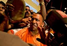 দেখুন, কোন কোন বিতর্কে জড়িয়ে শিরোনামে এসেছেন আদিত্যনাথ