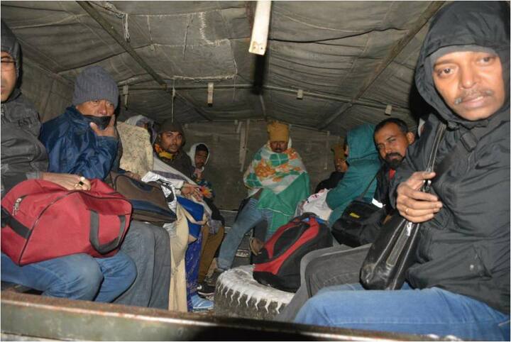  পাঁচ বিদেশি সহ ১২৭ জন পর্যটককে উদ্ধার করা হয়। তাঁদের সেনা ছাউনিতে নিয়ে এসে খাবার ও চিকিৎসার ব্যবস্থা করা হয়।