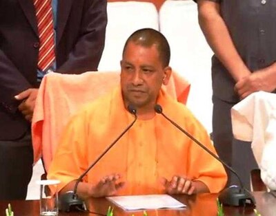 Yogi For Make In Up On Lines Of Make In India Campaign মোদীর ‘মেক ইন ইন্ডিয়া’র অনুকরণে এবার ‘মেক ইন ইউপি’ তৈরিতে জোর যোগী আদিত্যনাথের