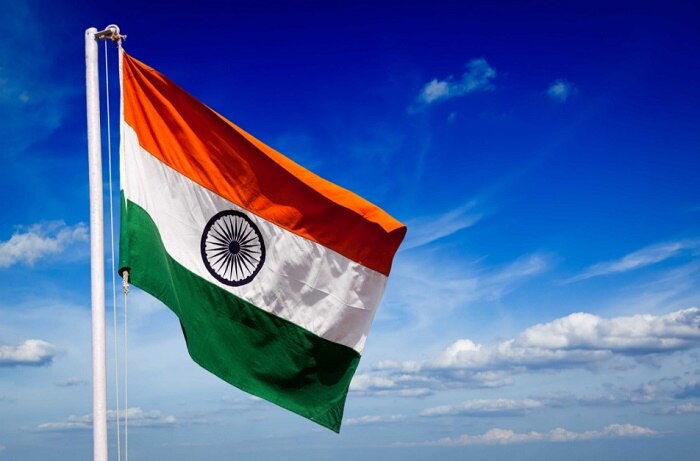 VK Singh unfurls tricolour with tallest pole in UP কেন্দ্রীয় মন্ত্রী ভিকে সিংহ উত্তর প্রদেশে ওড়ালেন উচ্চতম তেরঙা
