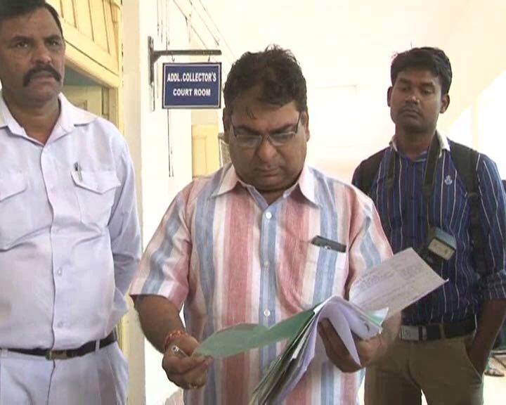 সমীরণের এই সাহসী সিদ্ধান্ত সমাজে নতুন অনুপ্রেরণার সঞ্চার করবে বলেই মনে করা হচ্ছে। 