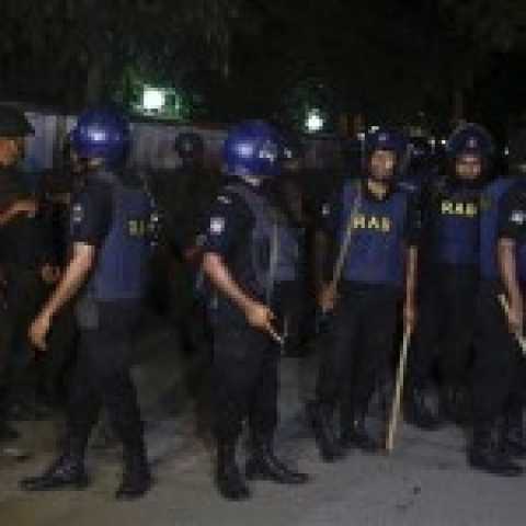 ঢাকা বিমানবন্দরে আত্মঘাতী বিস্ফোরণ, দায় স্বীকার আইএস-এর