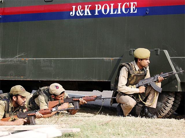 2 Militants Killed While Trying To Ambush Police Party In J K কাশ্মীরে পুলিশ কনভয়ে জঙ্গি-হামলা, পাল্টা গুলিতে খতম ২ হামলাকারী