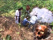 বাঁশদ্রোণিতে পুকুরের মধ্যে থেকে মিলল মানুষের খুলি, হাড়গোড়, ঘটনায় এলাকায় চাঞ্চল্য