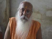 রাম জন্মভূমিতে মন্দিরই হবে, আদিত্যনাথের উপস্থিতিতে দাবি অযোধ্যার মহন্তের