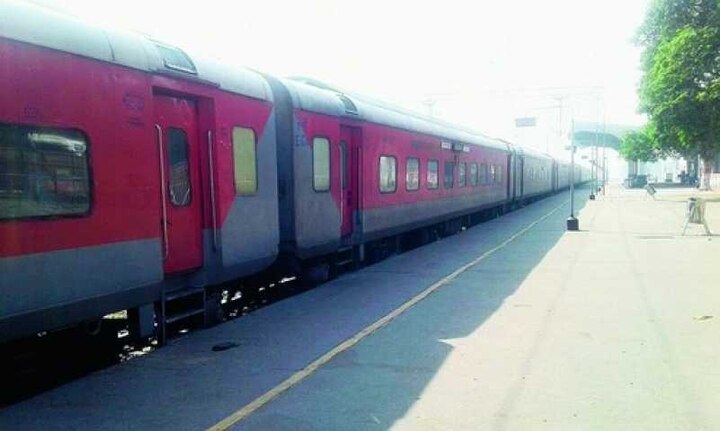 Jammu Rajdhani Express Coach Derails At New Delhi Railway Station No Casualties Reported ফের লাইনচ্যুত রাজধানী এক্সপ্রেস, হতাহতের খবর নেই