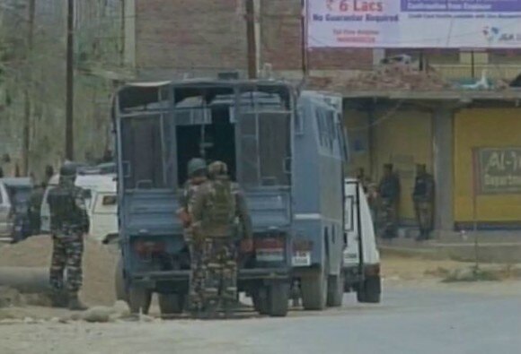 Budgam Encounter Ends After Militant Killed 3 Civilians Also Die In Clashes With Security Jawans কাশ্মীরের বদগামে খতম জঙ্গি, অভিযানের সময় নিরাপত্তাবাহিনীকে পাথর, সংঘর্ষে হত ৩