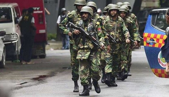 Grenade Attack On Bangladesh Police In Raid On Militant Hideouts মৌলভী বাজারে তল্লাশি চলাকালীন বাংলাদেশ পুলিশের উপর গ্রেনেড, গুলি জঙ্গিদের