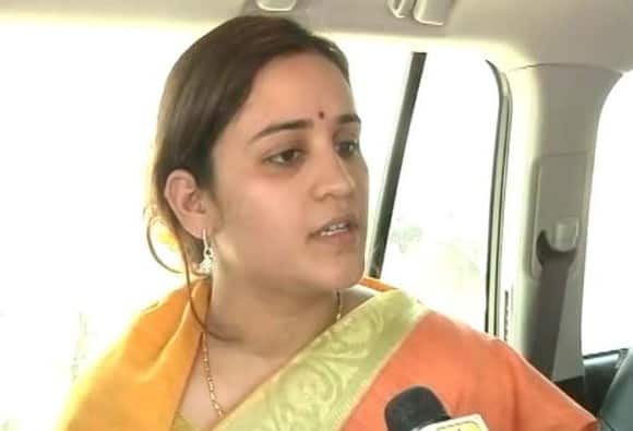 বিজেপিতে যোগ দিচ্ছেন মুলায়মের পুত্রবধূ অপর্ণা? জল্পনা Is Mulayam Singh Yadavs Chhoti Bahu Aparna Yadav Open To Joining Bjp বিজেপিতে যোগ দিচ্ছেন মুলায়মের পুত্রবধূ অপর্ণা? জল্পনা