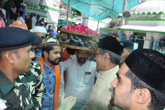 Chaadar Offered On Pms Behalf At Chishtis Dargah খাজা মইনুদ্দিন চিস্তি দরগায় চাদর পাঠালেন প্রধানমন্ত্রী