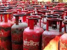 ভর্তুকিযুক্ত রান্নার গ্যাসের দাম বাড়ল ৫.৫৭ টাকা