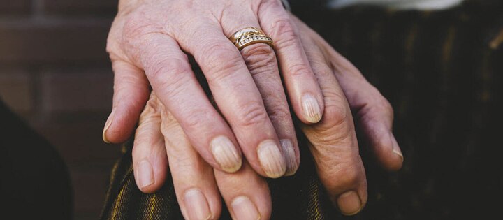 Uk Couple Married For 71 Years Die Within 4 Mins Of Each Other ৭১ বছরের বিবাহিত জীবন, ৪ মিনিটের ব্যবধানে মৃত্যু স্বামী-স্ত্রীর
